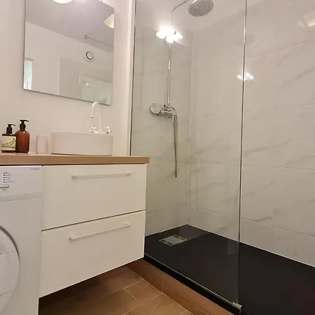 Apartament Happy 5 Minutes To - Free Wifi - Parking & Garden *